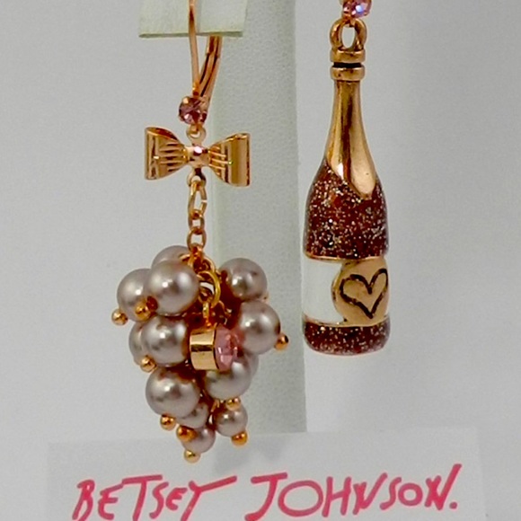 New Betsey Johnson Rose Mismatch Drop Earr… - Picture 6 of 9